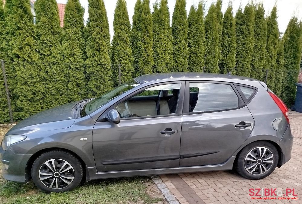 2011' Hyundai i30 photo #2