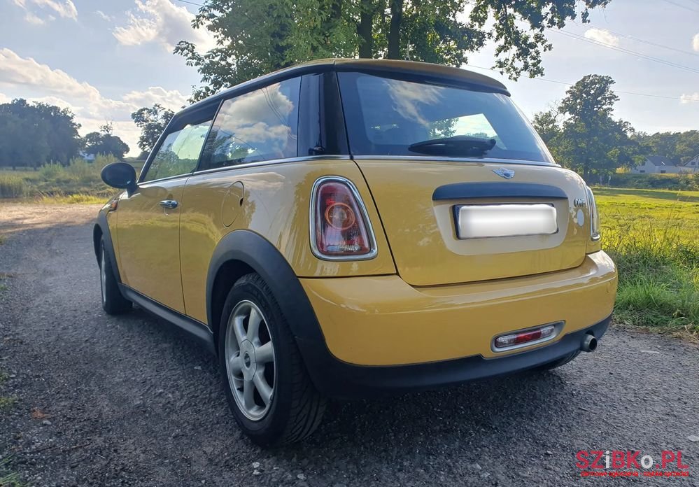 2009' MINI Cooper photo #3