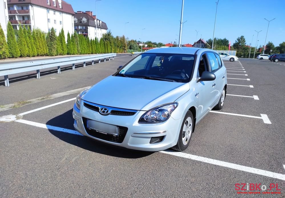 2011' Hyundai i30 I30Cw photo #3