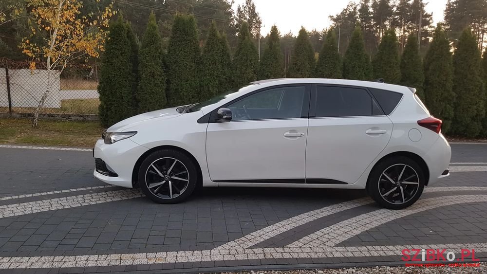 2017' Toyota Auris 1.2 T Selection photo #5