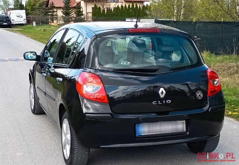 2009' Renault Clio photo #3