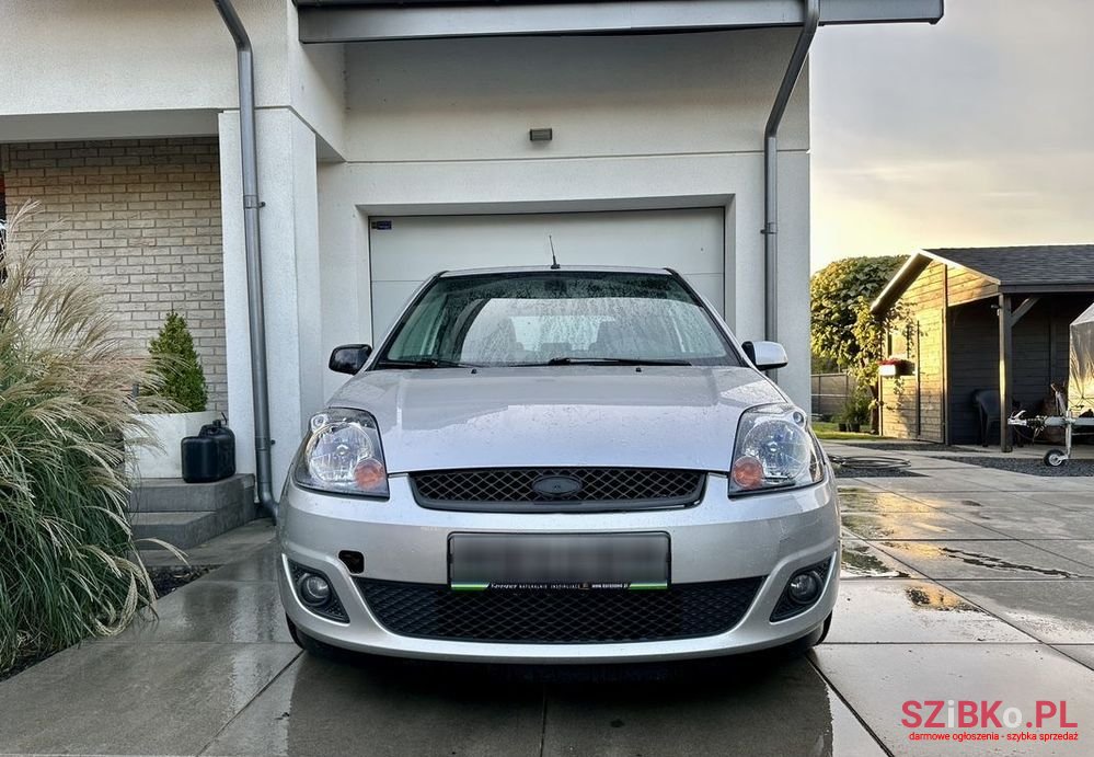 2007' Ford Fiesta photo #2