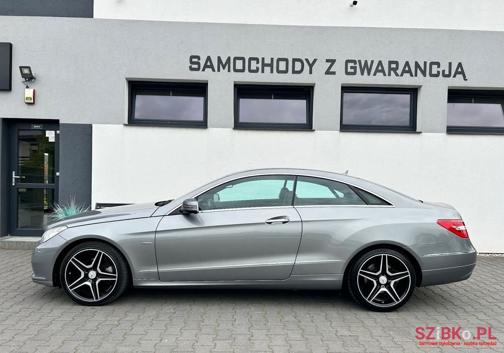 2011' Mercedes-Benz E-Class photo #6