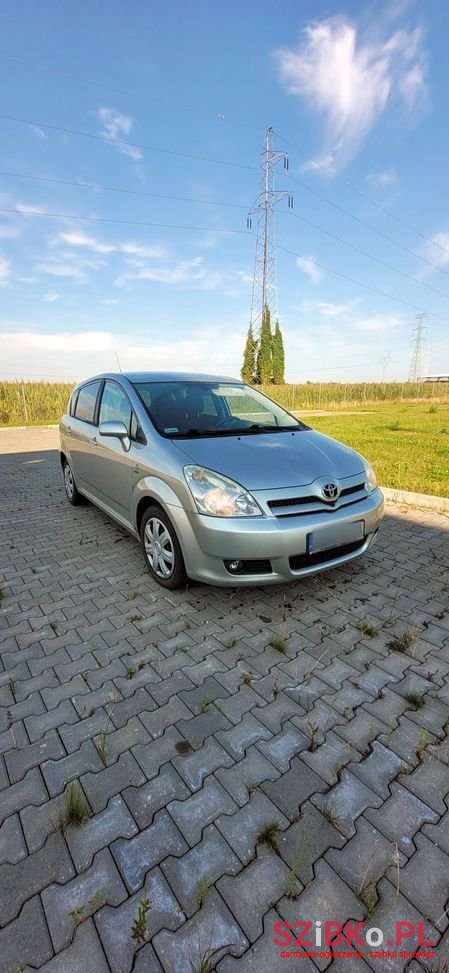 2005' Toyota Corolla Verso photo #1