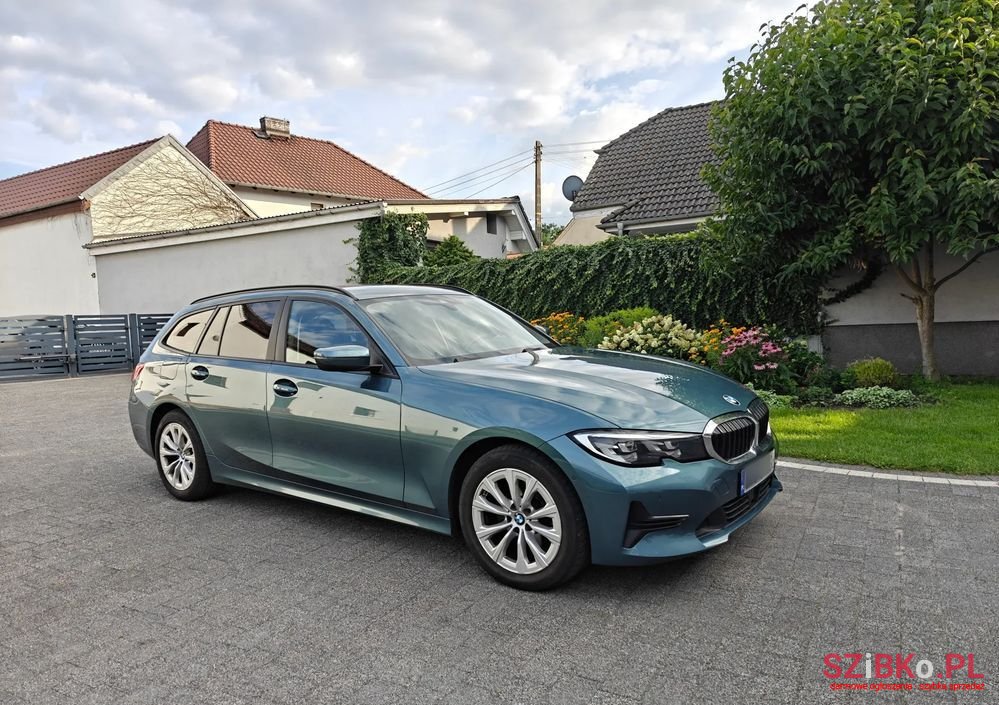 2021' BMW 3 Series 320D Advantage photo #1