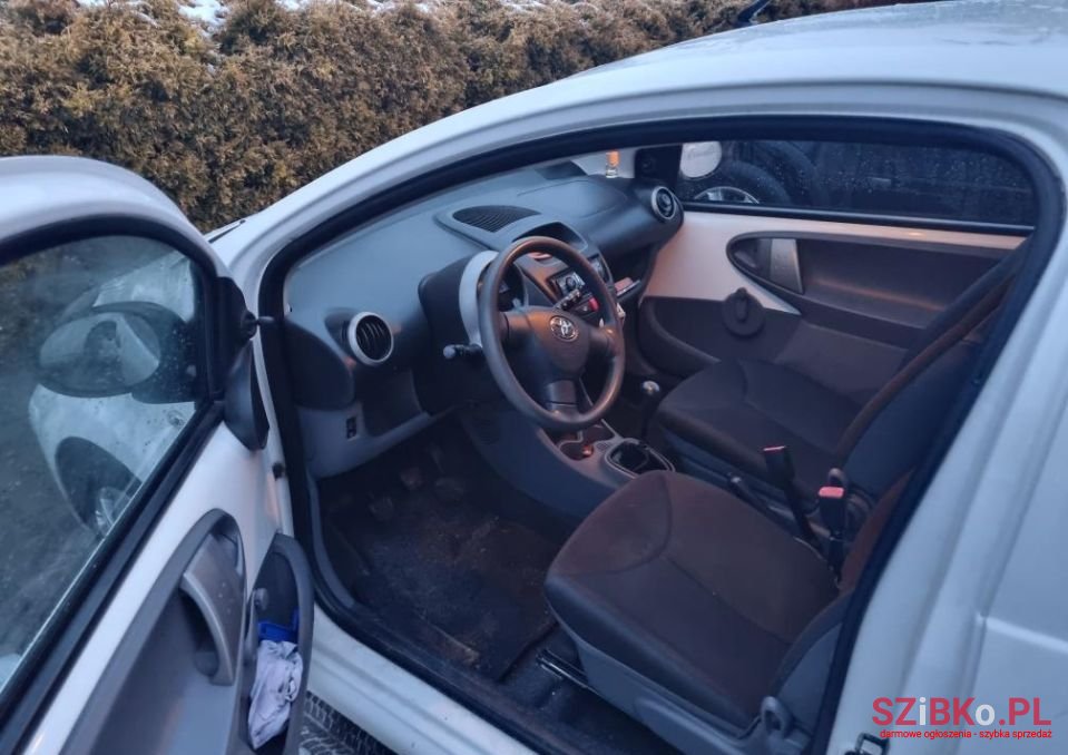 2010' Toyota Aygo photo #5