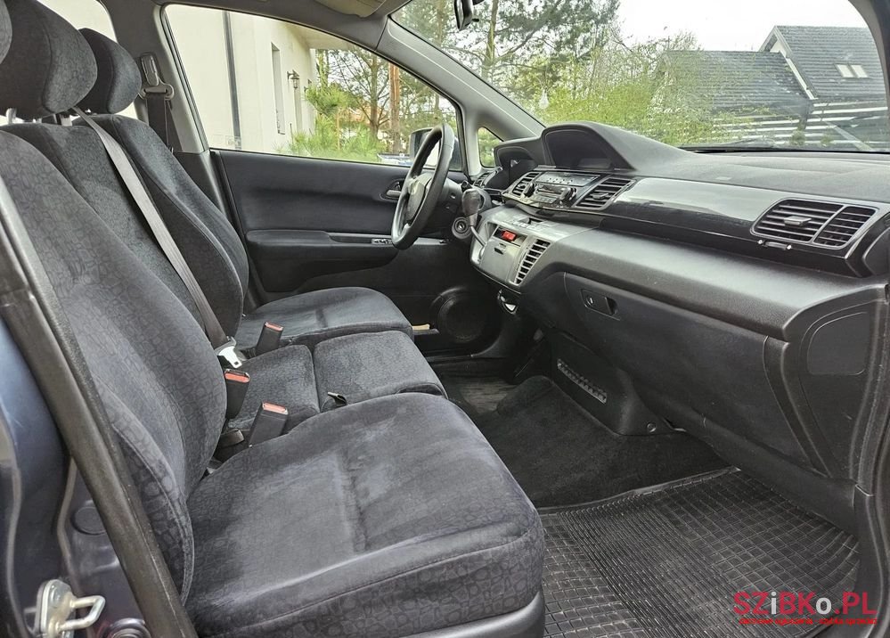 2005' Honda FR-V 2.0 Comfort photo #3