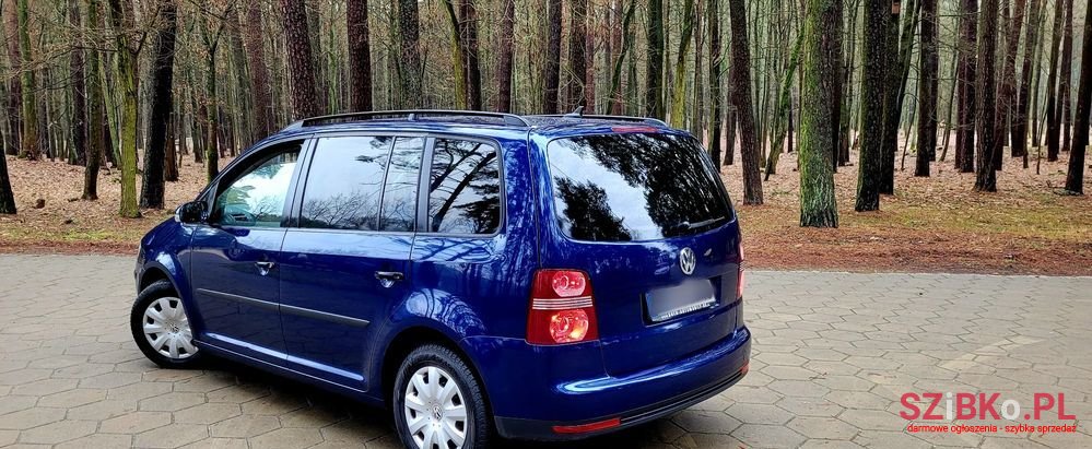 2008' Volkswagen Touran 1.9 Tdi Trendline photo #2
