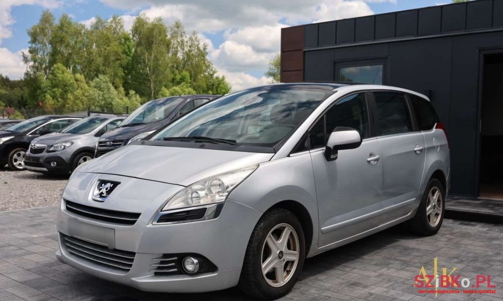 2010' Peugeot 5008 photo #2