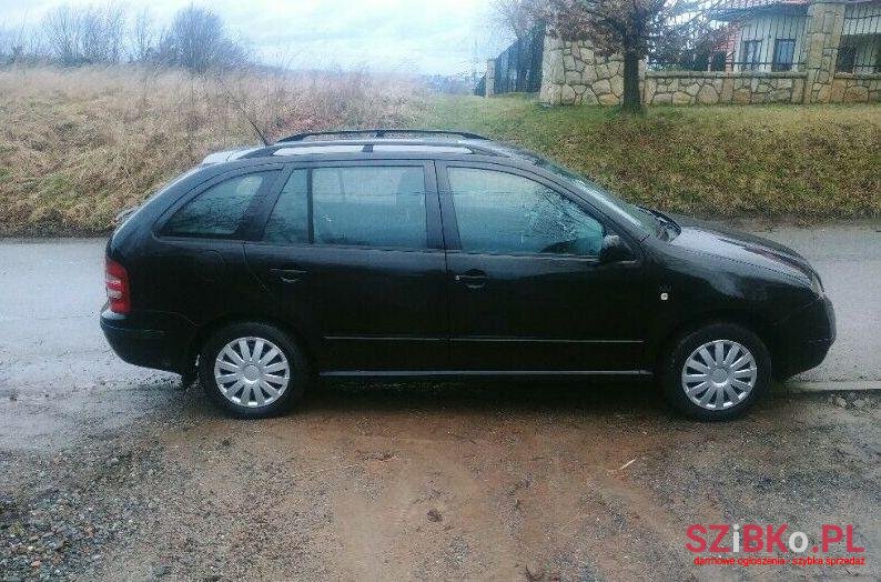 2001' Skoda Fabia photo #1