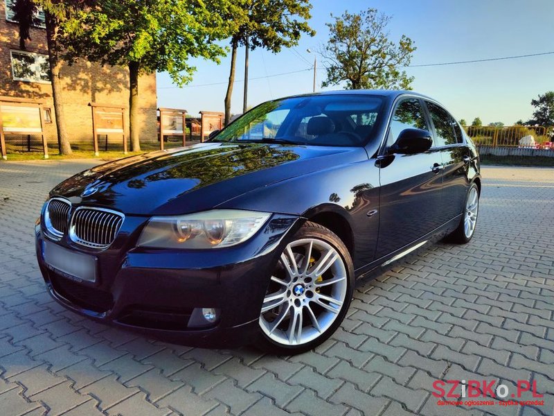 2010' BMW 3 Series 320D photo #1