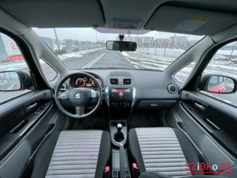 2010' Suzuki SX4 photo #5