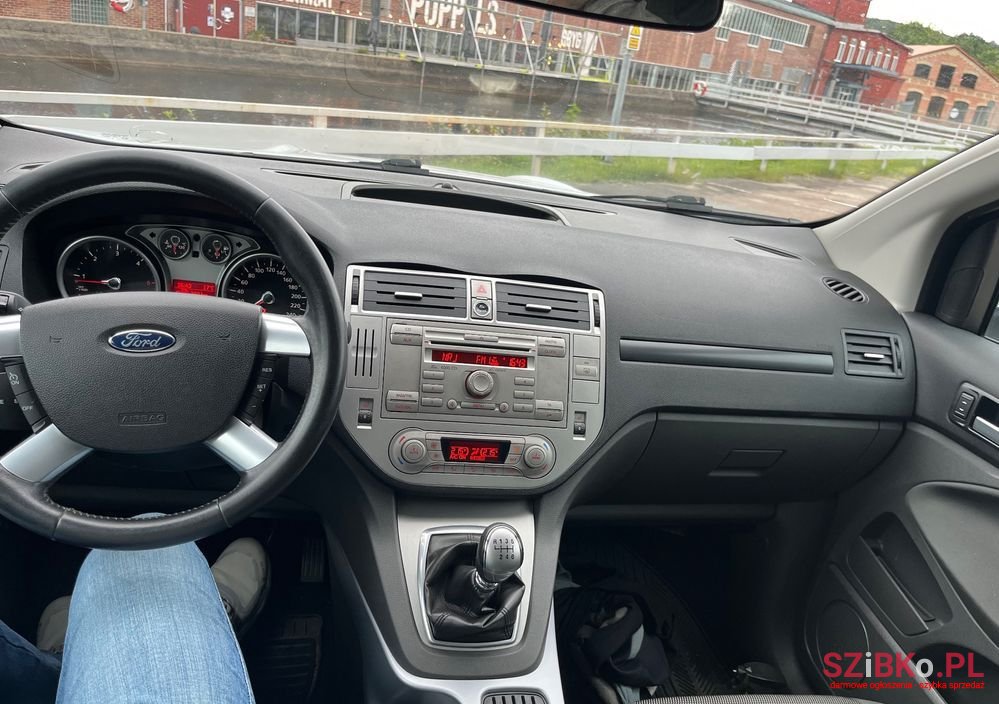 2010' Ford Kuga photo #6