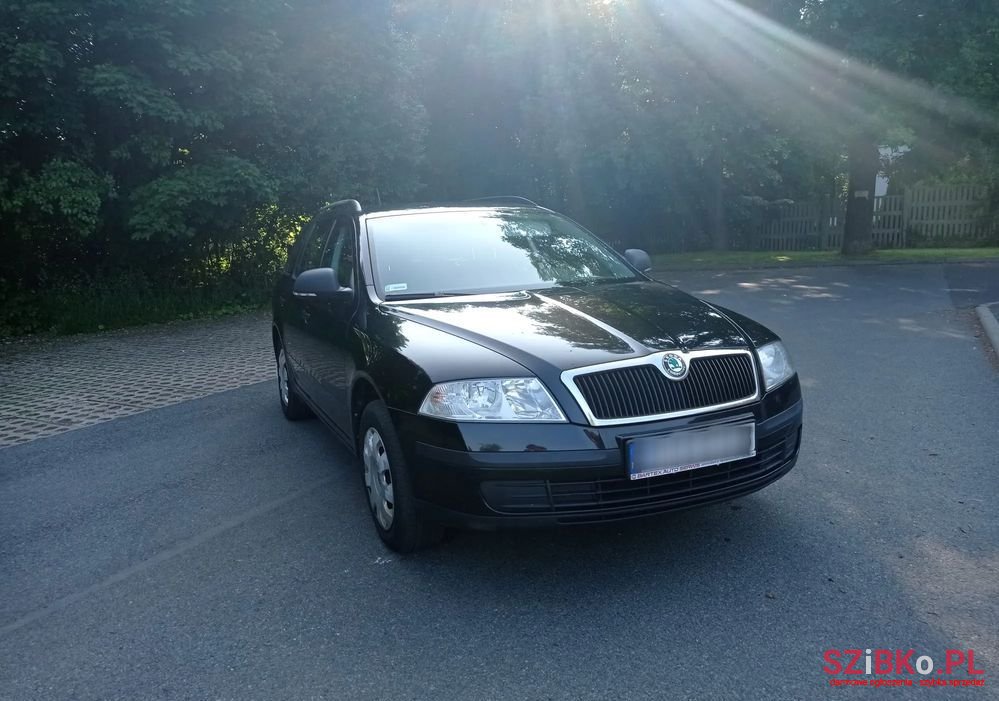 2012' Skoda Octavia 1.6 Tour photo #2