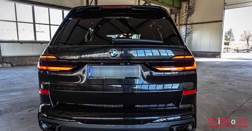 2023' BMW X7 photo #6