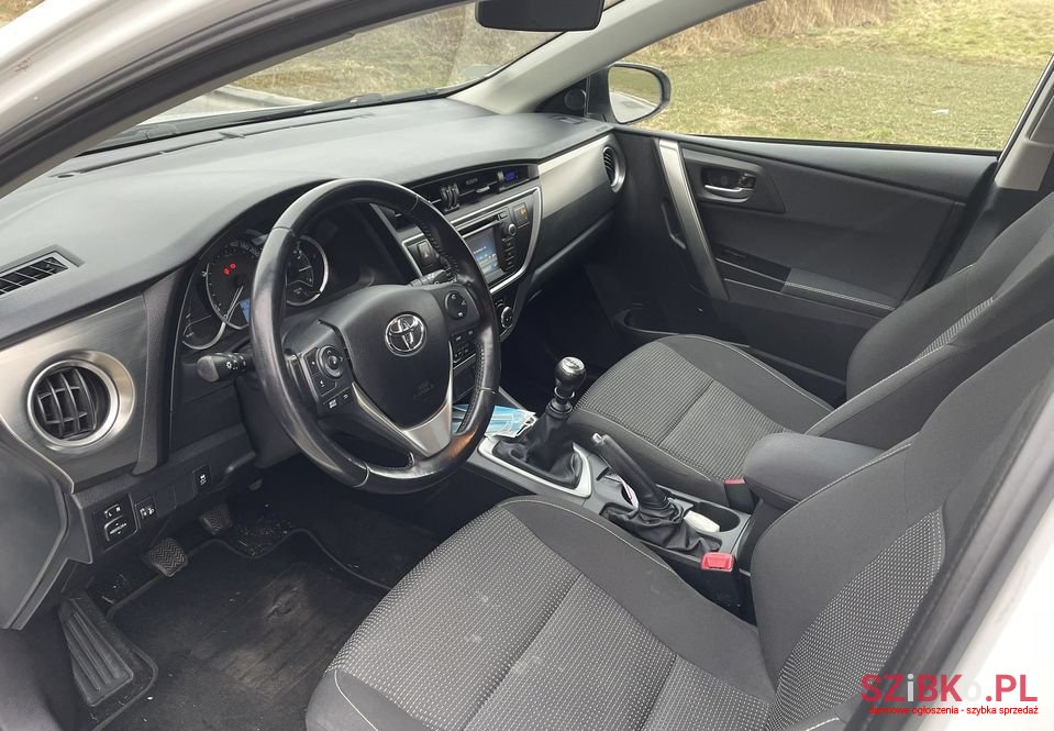 2015' Toyota Auris photo #6