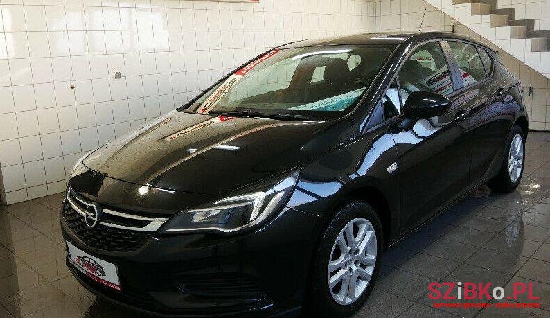 2016' Opel Astra photo #1