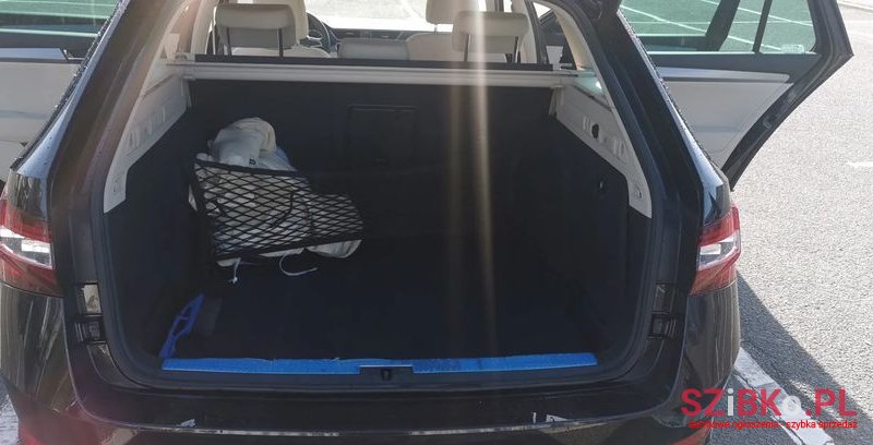 2018' Skoda Superb 2.0 Tdi Style photo #6