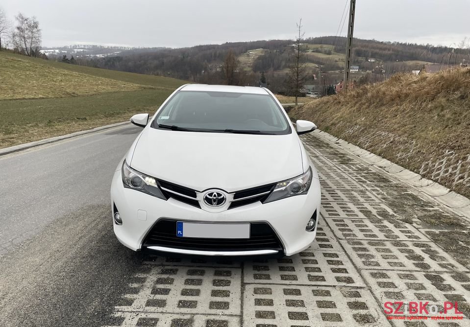 2015' Toyota Auris photo #2
