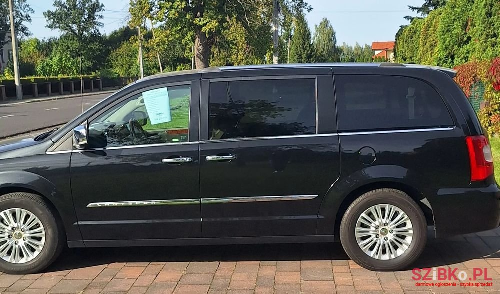 2014' Chrysler Town & Country 3.6 Limited photo #5