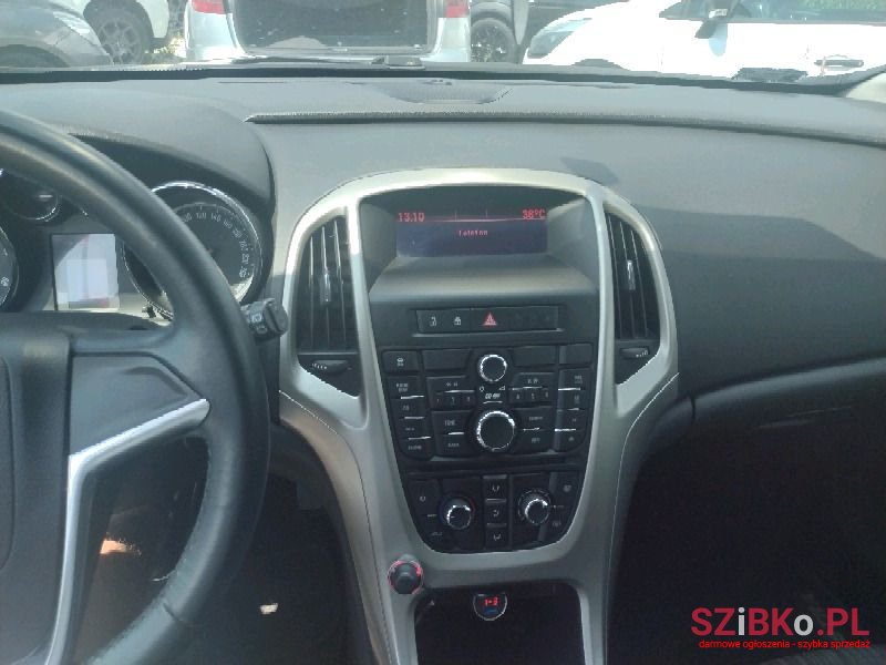 2010' Opel Astra photo #4