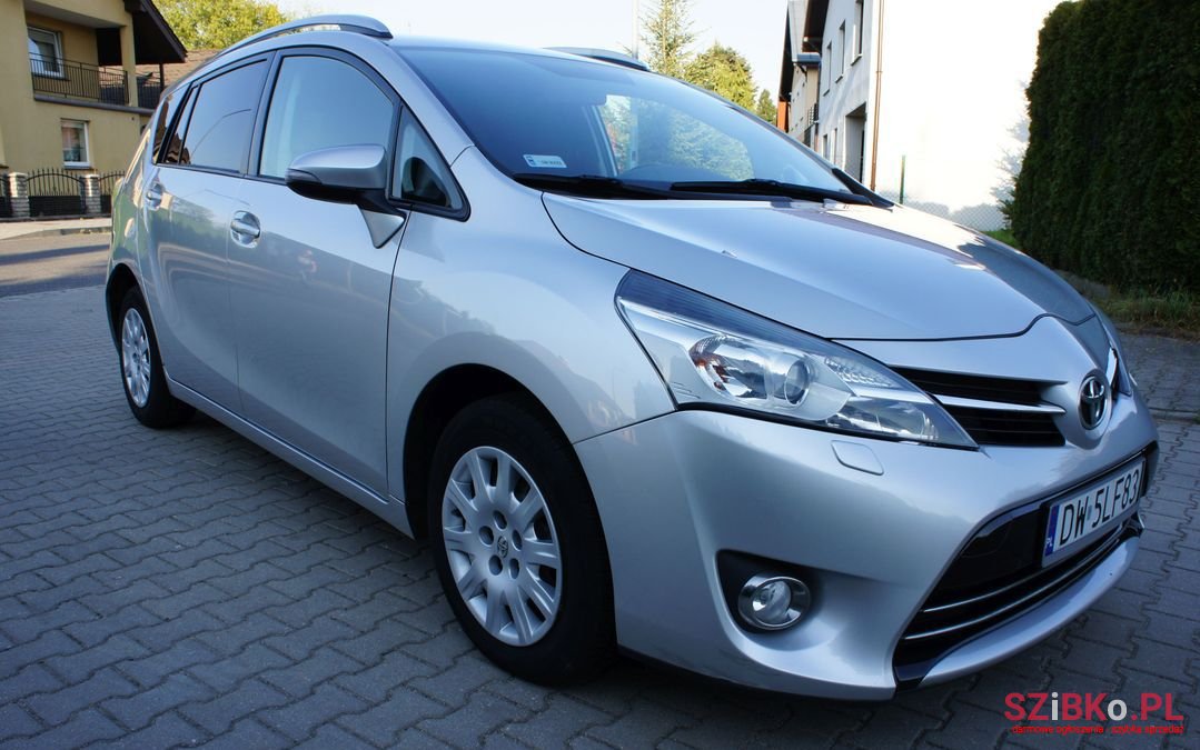 2014' Toyota Verso photo #2