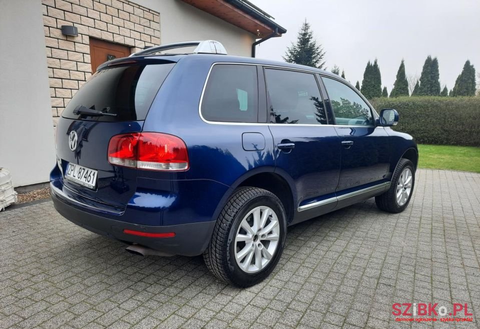 2004' Volkswagen Touareg photo #3