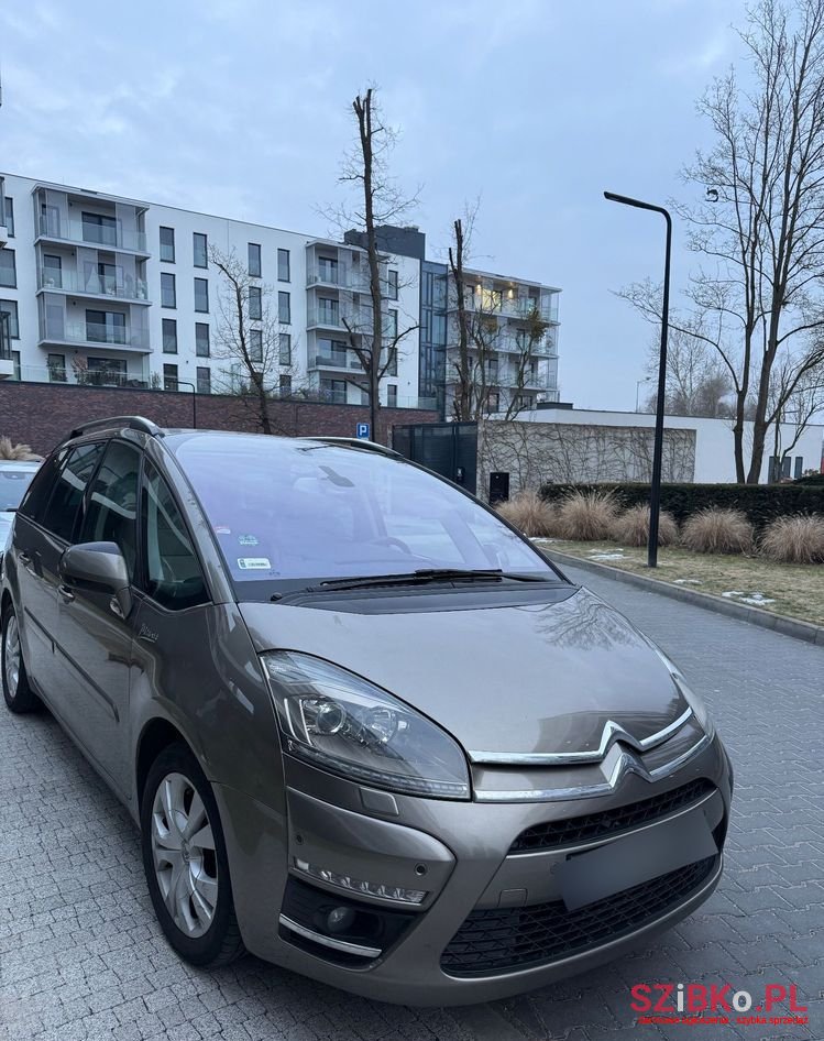 2011' Citroen C4 Picasso photo #1