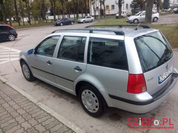 2001' Volkswagen Golf photo #2