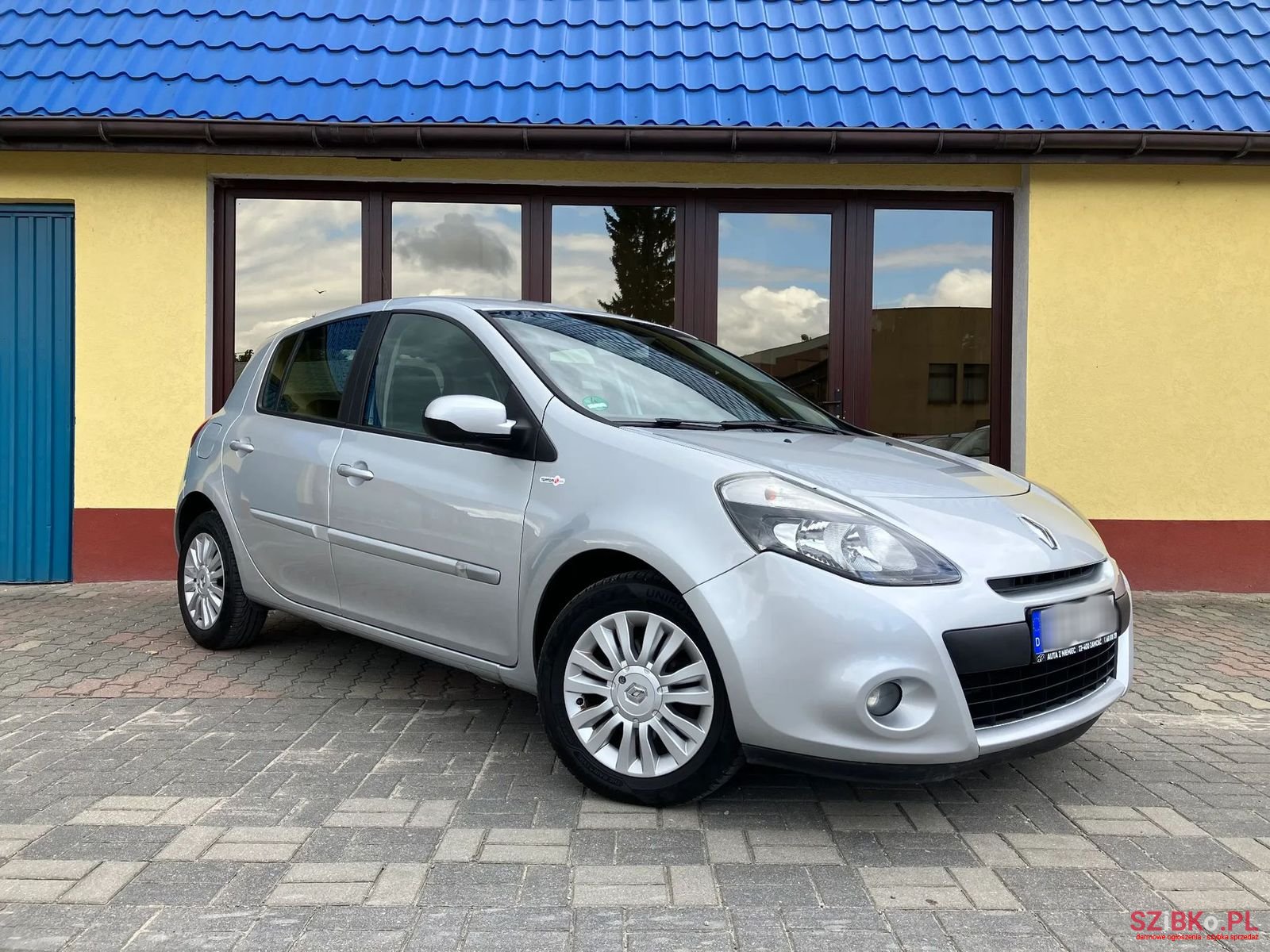 2012' Renault Clio photo #2