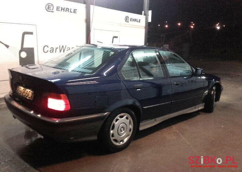 1993' BMW 316 photo #1