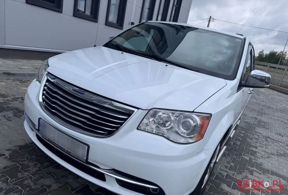 2015' Chrysler Town & Country 3.6 Limited photo #5