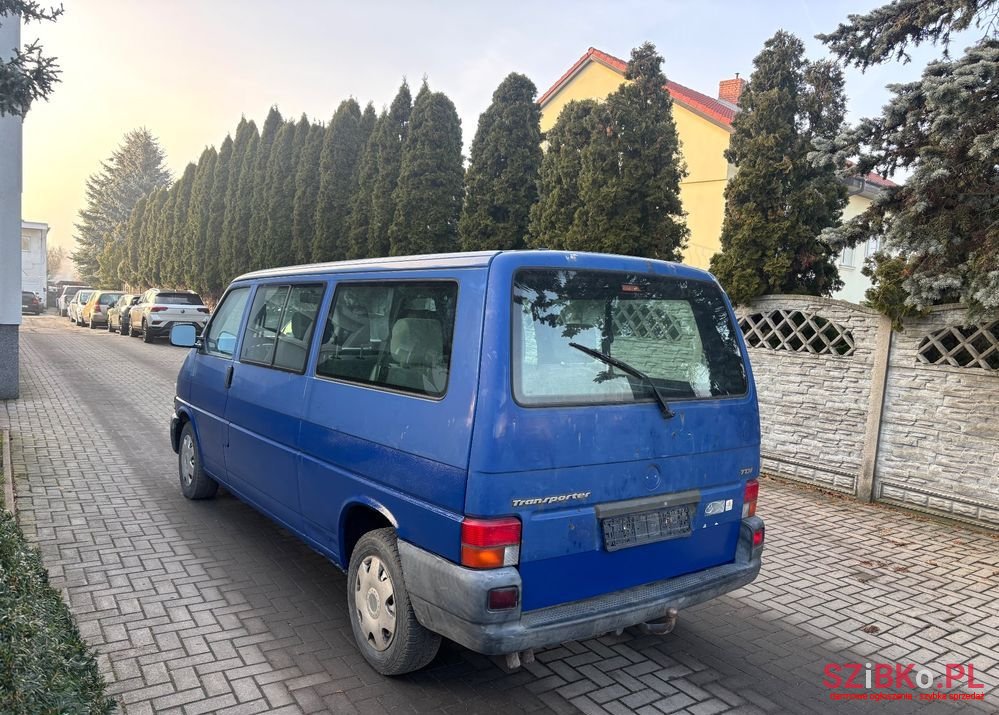 2001' Volkswagen Transporter Caravelle photo #5