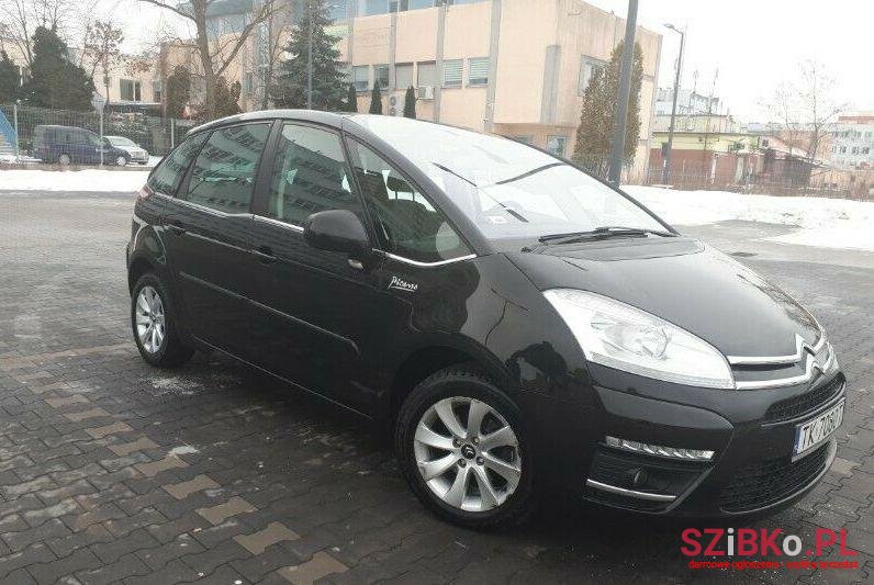 2011' Citroen C4 Picasso photo #1