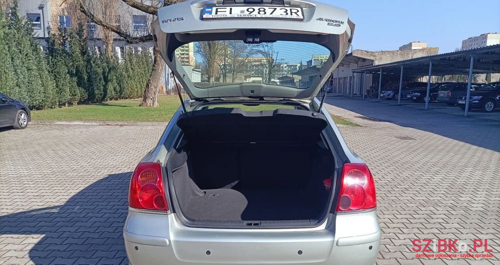 2003' Toyota Avensis 2.0 Vvt-I Sol photo #6