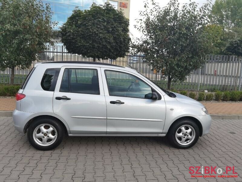 2003' Mazda 2 photo #2