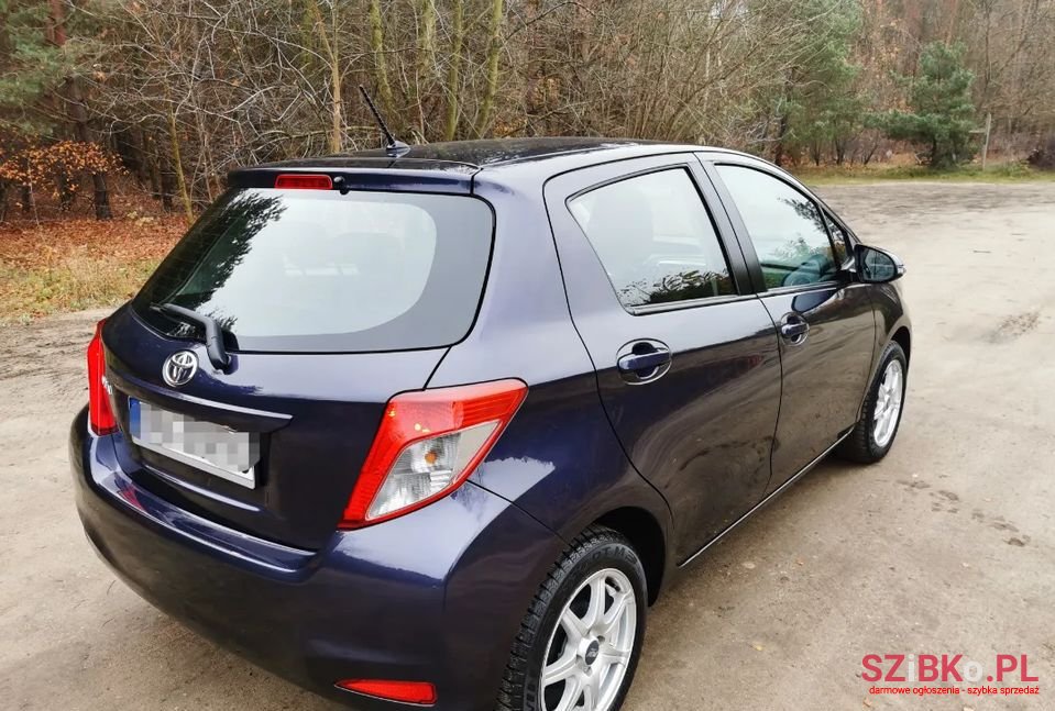 2014' Toyota Yaris photo #3