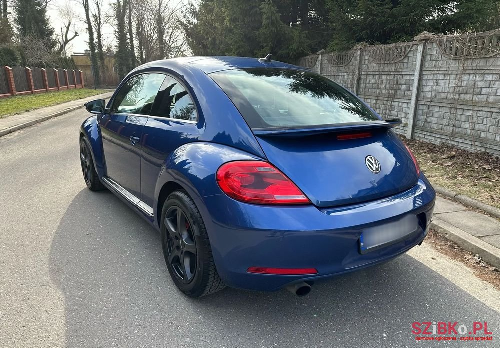 2011' Volkswagen Beetle photo #4