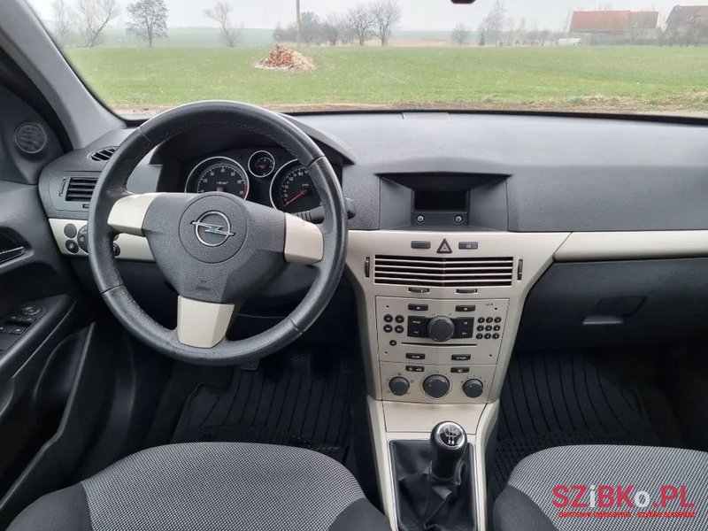 2008' Opel Astra photo #5