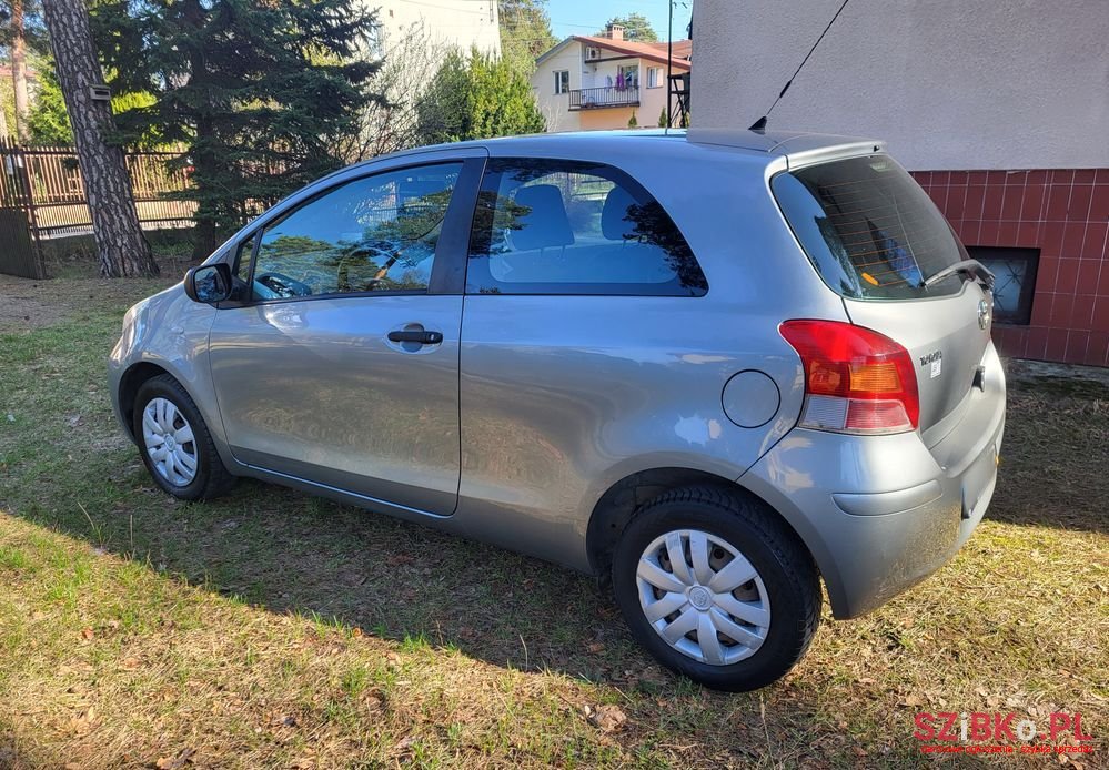 2009' Toyota Yaris 1.0 Luna A/C photo #3