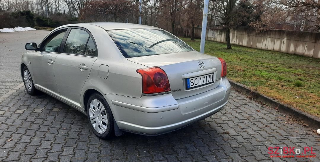 2004' Toyota Avensis photo #3