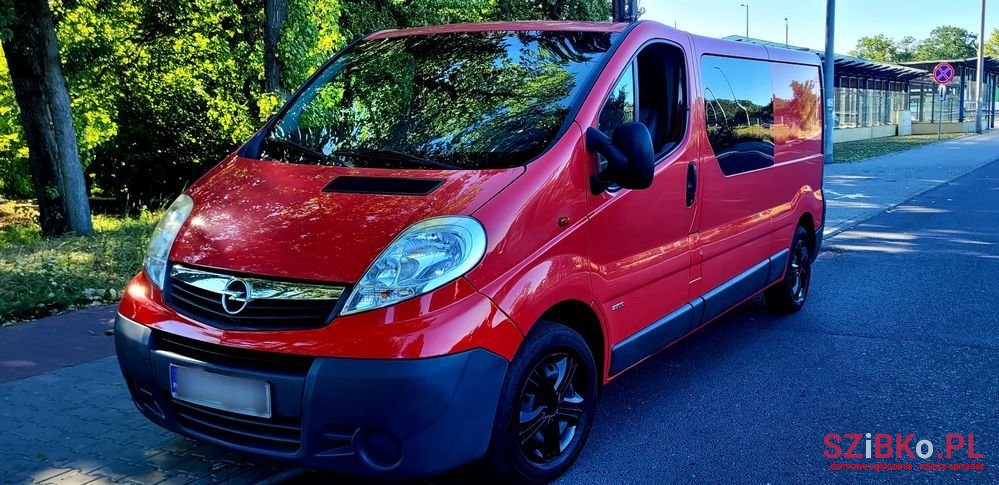 2011' Opel Vivaro photo #2