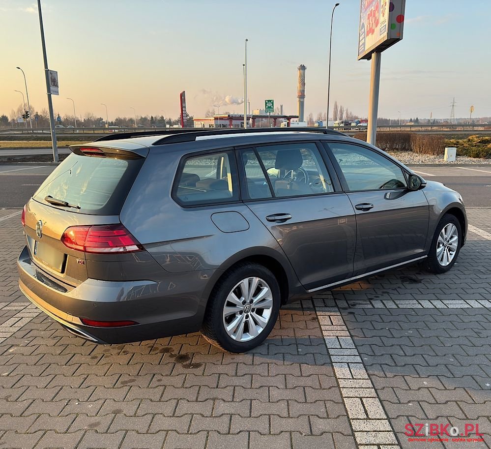 2017' Volkswagen Golf photo #3