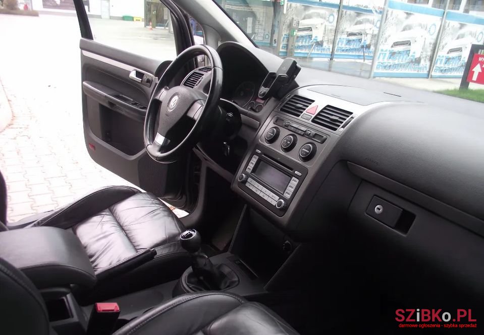 2007' Volkswagen Touran photo #6